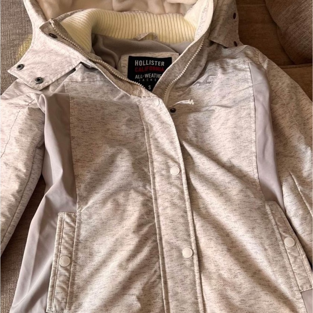 Hollister Woman’s sport jacket. Hardly worn! Smoke free home! All weather!